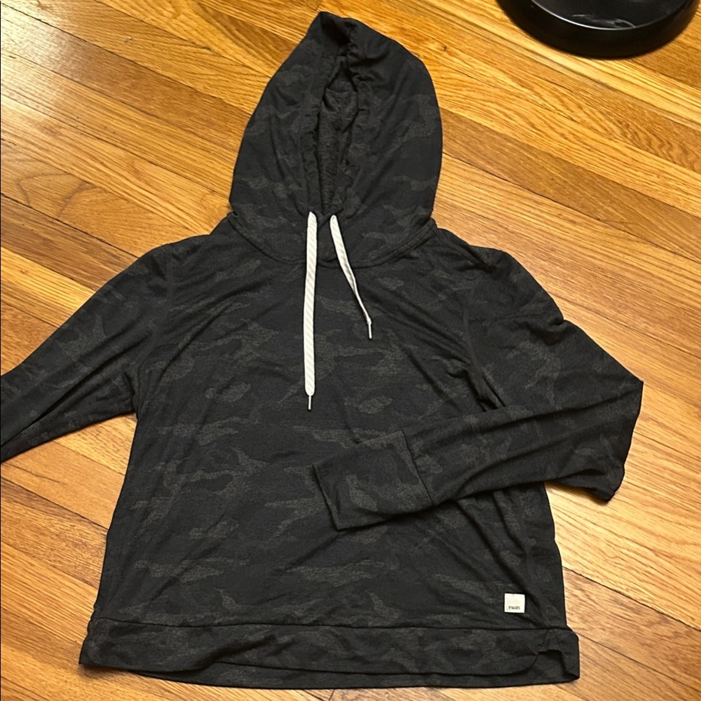 Women’s Vuori Small Black Camouflage Lightweight Hoodie Shirt